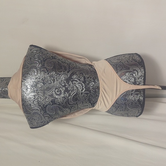 ✨50% OFF✨ Naked Wardrobe tan ivory low plunge bodysuit - Picture 3 of 6